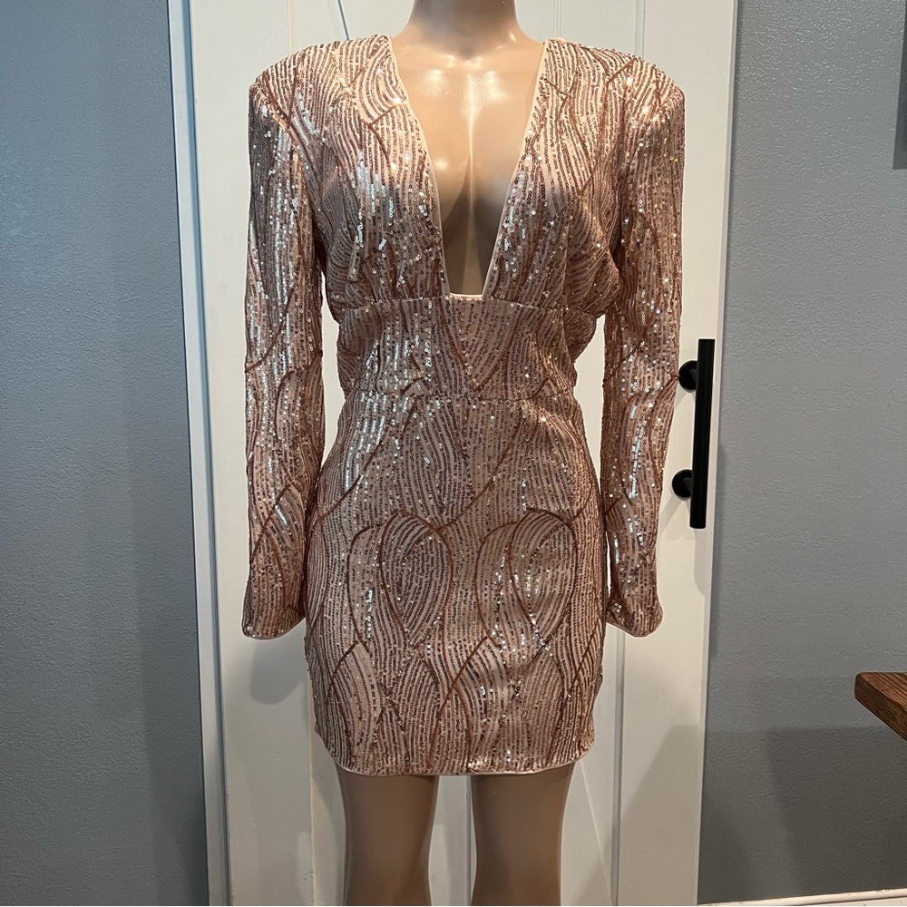 Love & Lemonade Large Deep V Neck Long Sleeve Party Mini Dress NWT Sequins